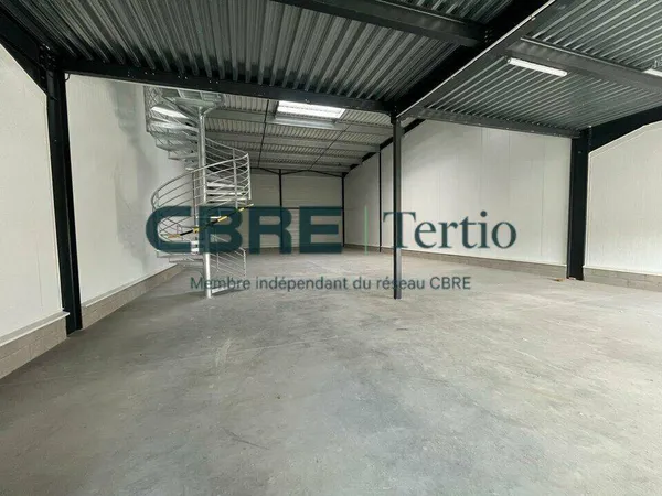 Local d'activité 374 m²