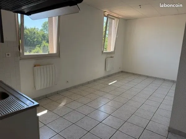 LOUE F3 62m² 1er étage avec cave et place de parking privative