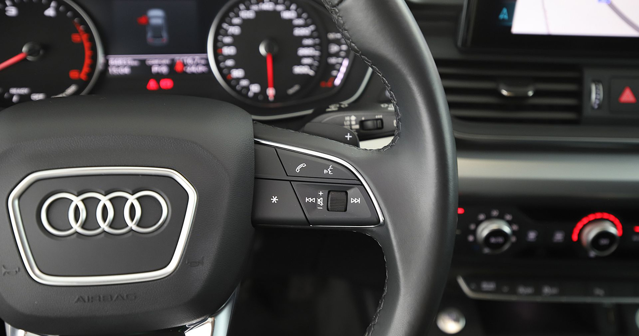Audi Q5 Sportback — photo 26
