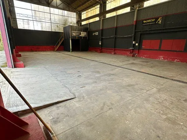 ENTREPÔT À LOUER - 300 m² - LOUVROIL