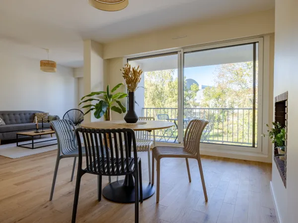 Vends T3 rénové de 80m2 avec terrasse, cave et double stationnement - NANTES Mellinet