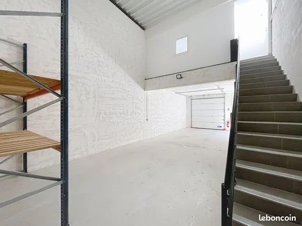 Local d'activité 136 m²