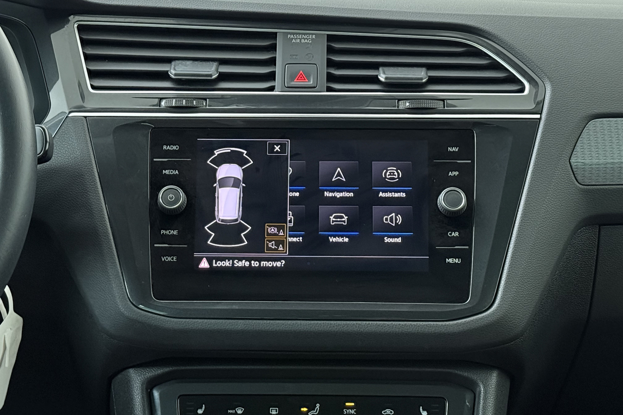 Volkswagen Tiguan — photo 11