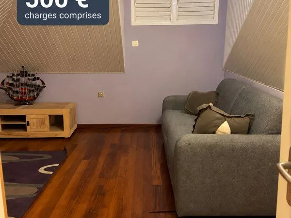 Chambre meublée en colocation - Internet, TV & Jacuzzi - 500 CC