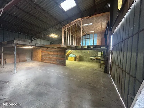 À LOUER - DÉPÔT 80 m2