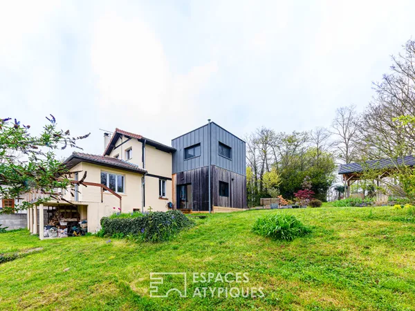 Dualité architecturale : Quand l'extension cubique sublime la tradition à Osny