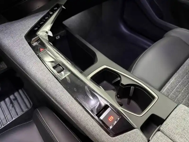 Peugeot 3008 hybrid 145 e-dcs6 — photo 114