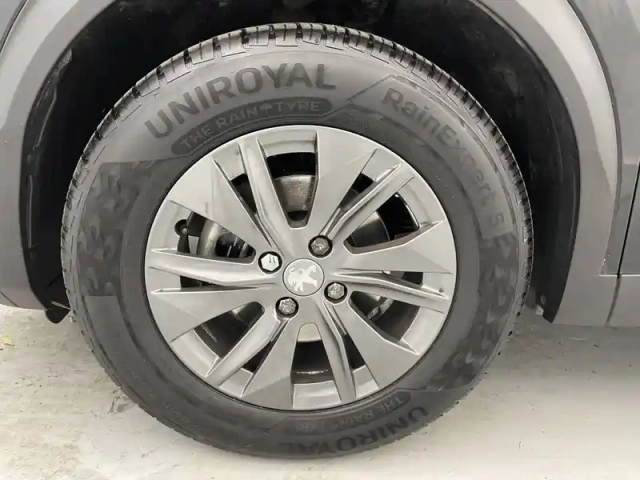 Peugeot 2008 puretech 100 s&amp;s bvm6 — photo 17