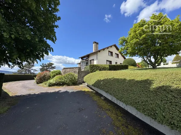 MAISON ET SON STUDIO AVEC VUE SUR LE PUY DE DÔME