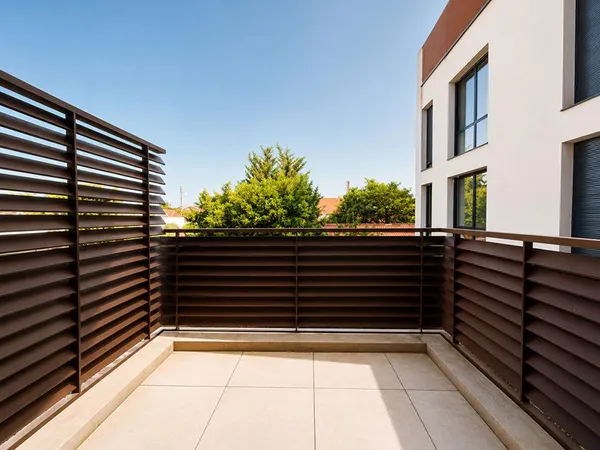APPARTEMENT T3 AVEC BALCON RECENT HYPER CENTRE PESSAC
