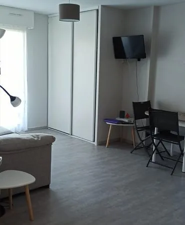Location meublée studio en rez de chaussee, ideal étudiant, personne seule