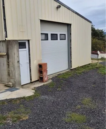 Local d’activité et entrepôt Location Saint-Julien-Chapteuil 1p 200m² 250€