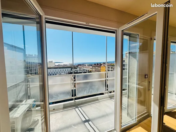 Studio meublé avec Balcon vue mer et Cave - La Joliette