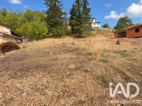 Terrain 887 m²
