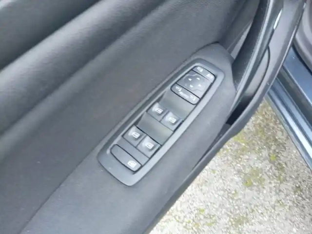 Renault Megane mégane iv berline blue dci 115 edc — photo 60
