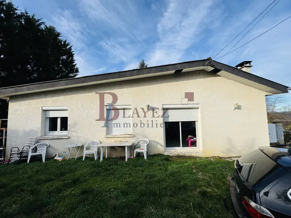 MAISON DE PLAIN PIED TROIS CHAMBRES A NAVES AVEC JARDIN