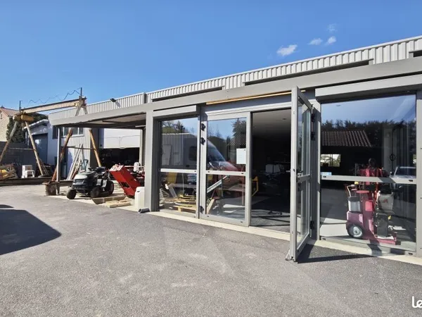 Local 470 m² Bas-en-Basset