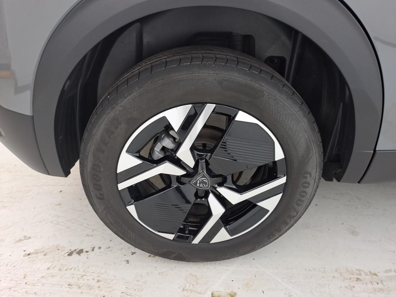 Peugeot 2008 hybrid 145 ch e-dcs6 allure — photo 11