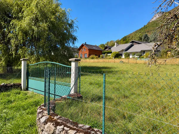 SAINT-JEAN-D'ARVEY Terrain plat de 570 m2