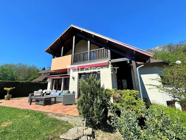 Maison 7 pièces 276 m²
