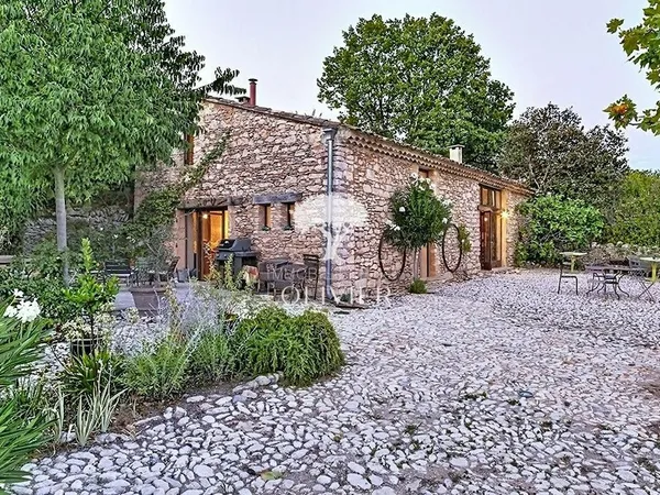 Villa 3 pièces 152 m²