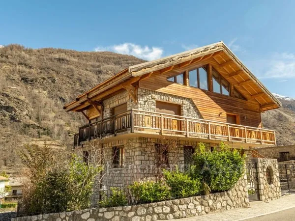 Villa 4 pièces 280 m²