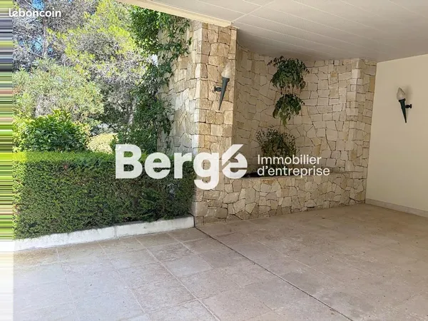 Bureau 445 m²