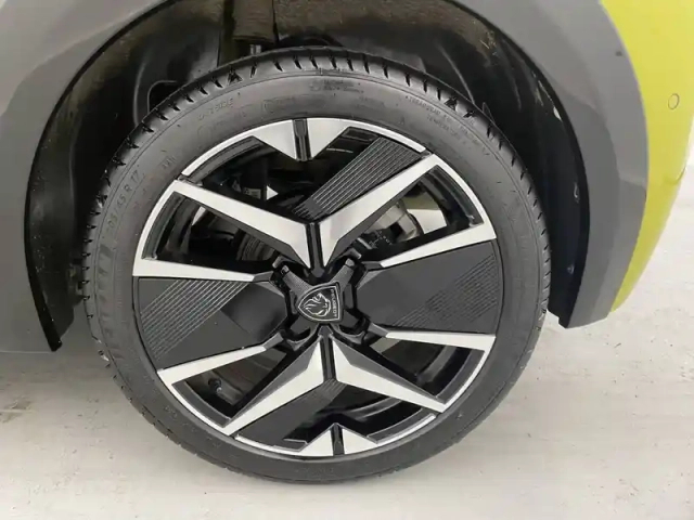 Peugeot 208 puretech 100 s&amp;s bvm6 — photo 16