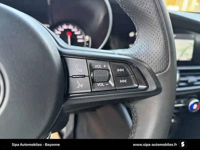 Alfa Romeo Giulia 2.2 190 ch at8 — photo 21