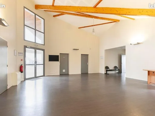 Locaux professionnels 208m² 5 minutes de DAX renta 10%