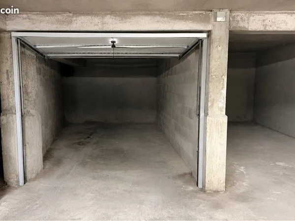 Box fermé sécurisé - Marseille 10e - 150 CC