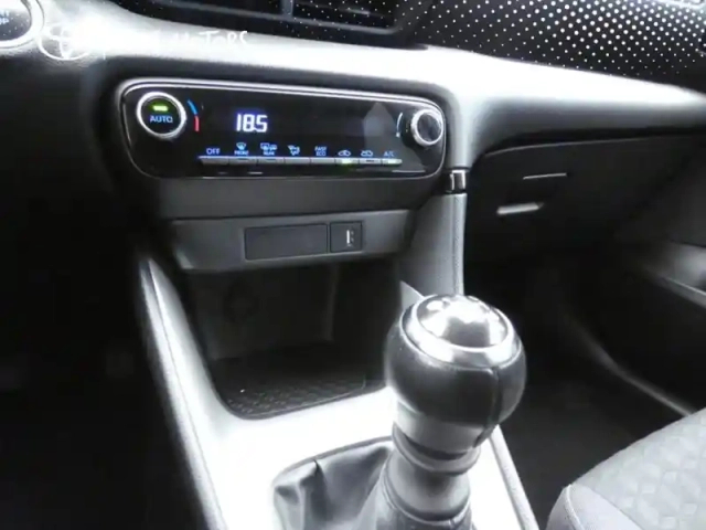 Toyota Yaris 120 vvt-i design — photo 18