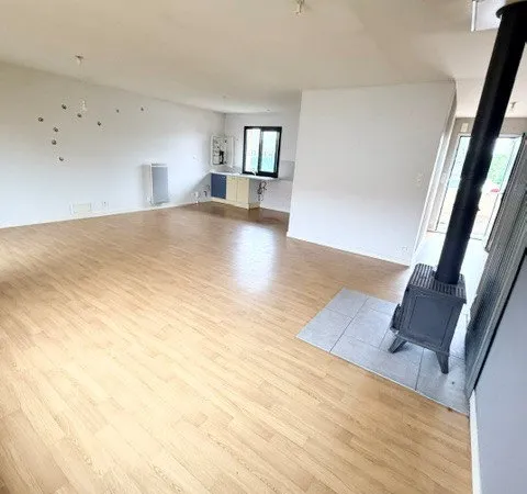 Maison de PLAIN-PIED, proche centre-bourg