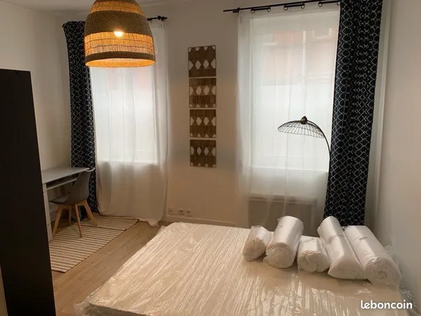 Chambre 20 m2 + salle de douche
