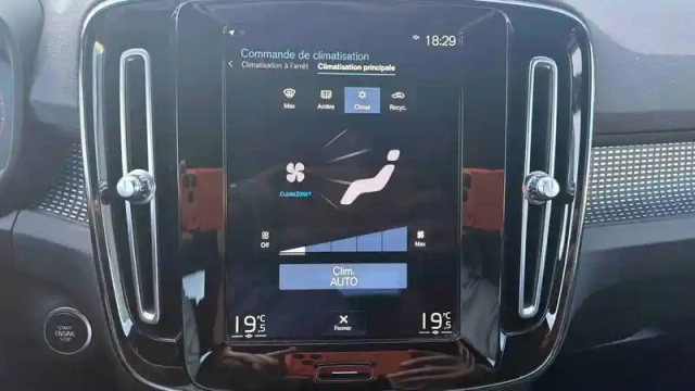 Volvo Xc40 t2 129 ch — photo 14