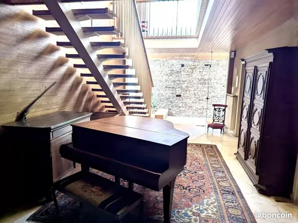 Maison 7 pièces 319 m²