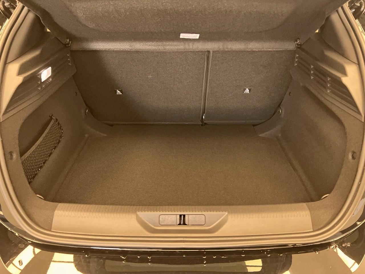 Peugeot 308 hybrid 145 e-dcs6 allure — photo 6