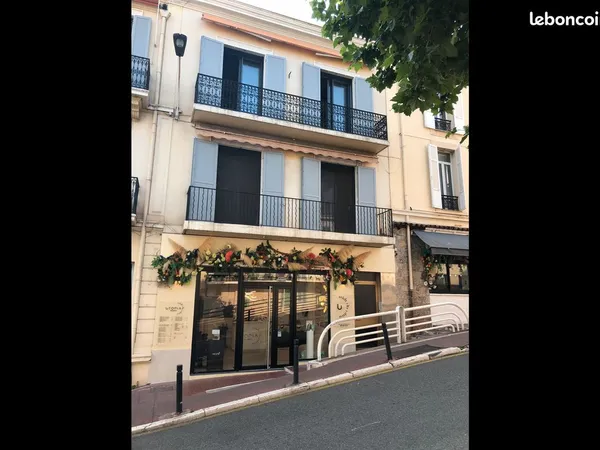 Boutique 49 m2 Cannes marché Forville