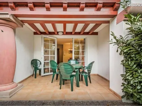 Appartement T2 dans parc paysagé avec piscine