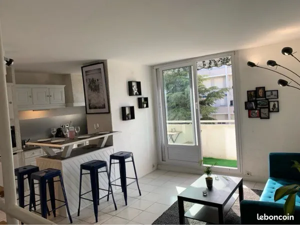 Chambre en colocation meublée avec terrasse et vue montagnes - Grenoble