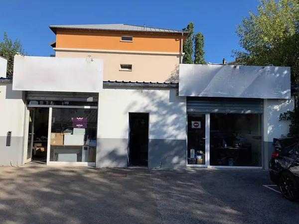 Local commercial 110,51 m2 climatisé sur axe passant