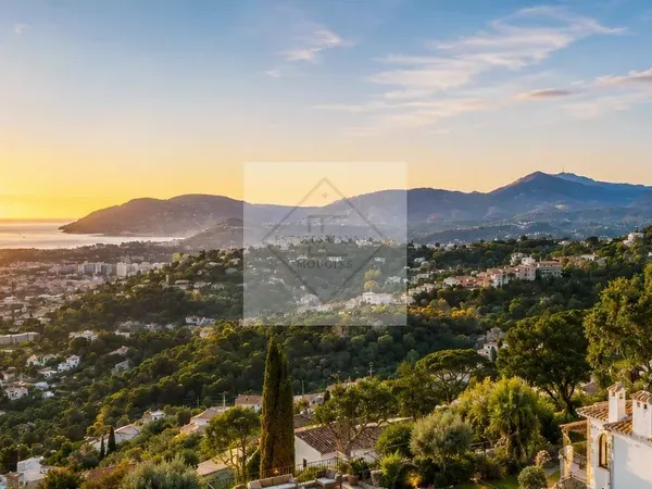 TERRAIN À VENDRE — MANDELIEU-LA-NAPOULE VUE MER