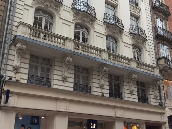 Particulier loue un F3 de 86 m² dans un immeuble Haussmannien Quartier République LILLE