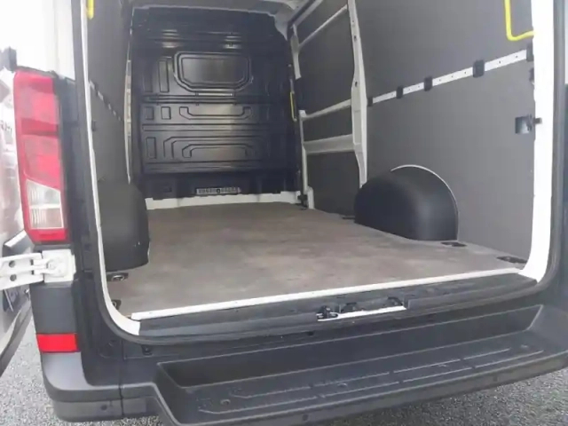 Volkswagen Crafter fg 35 l3h3 2.0 tdi 140ch business traction — photo 6