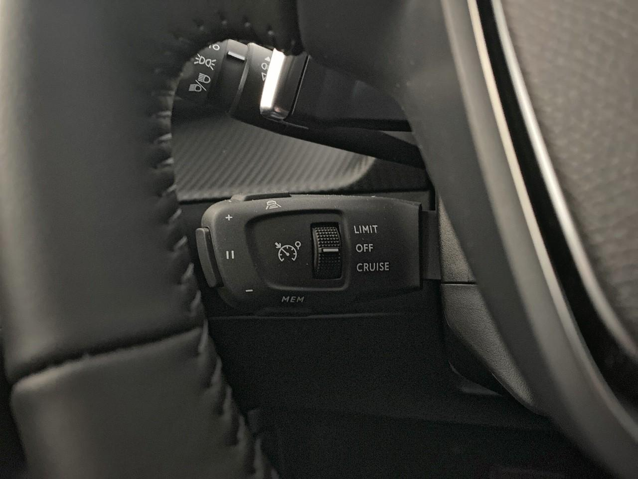 Peugeot 2008 hybrid 145 ch e-dcs6 allure — photo 20