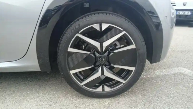 Peugeot 208 hybrid 110 e-dcs6 — photo 13