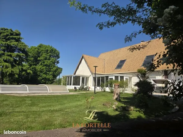 Maison 11 pièces 340 m²
