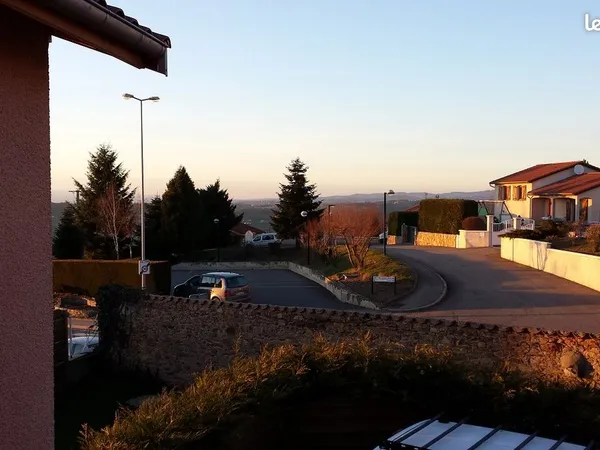 Maison GREZIEU LE MARCHE 96m²b- 3 CH - cours