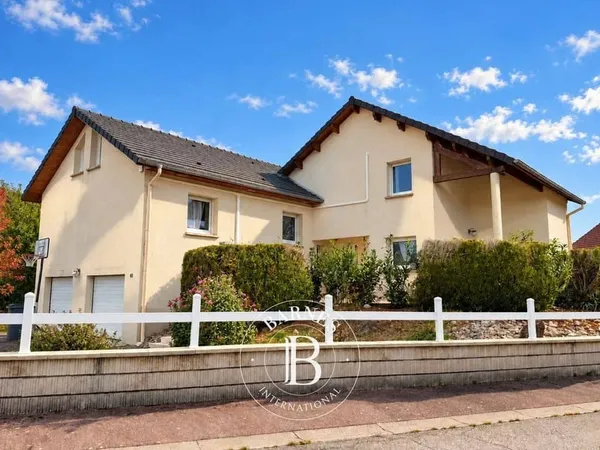 Maison 7 pièces 250 m²