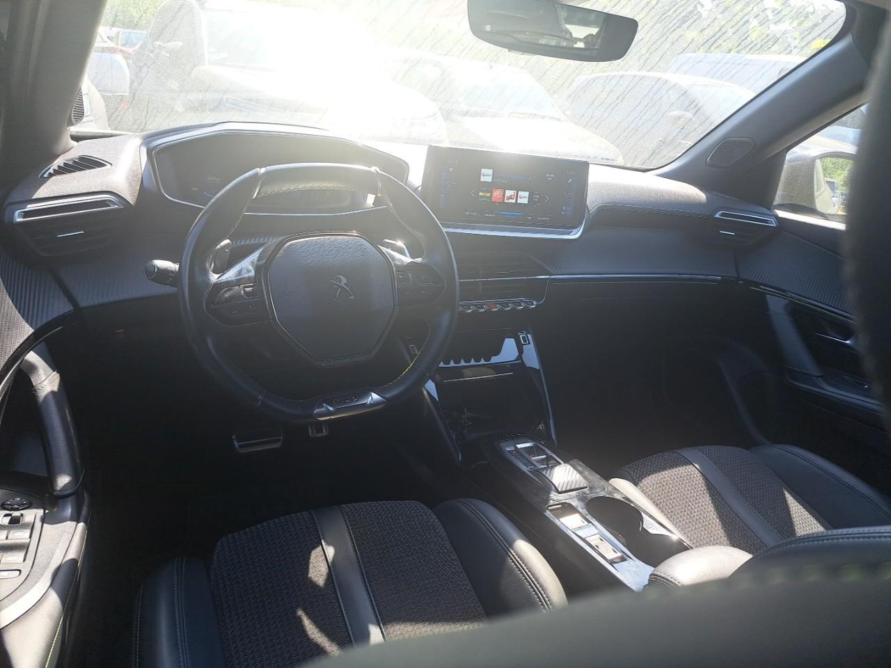 Peugeot 2008 puretech 130 s&s eat8 gt — photo 2